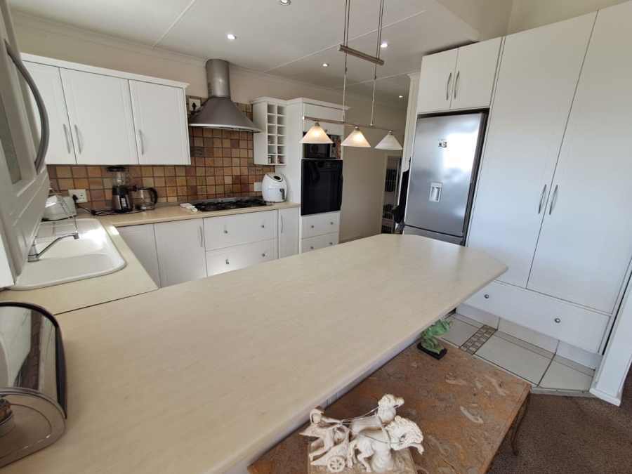 4 Bedroom Property for Sale in Bergsig Western Cape